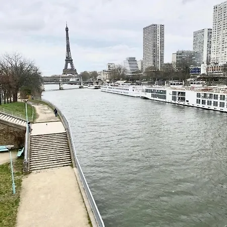 Splendid View Near Eiffel Tower,